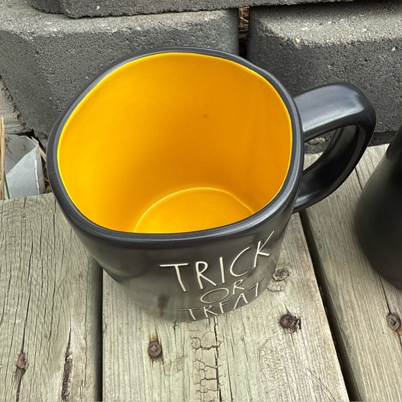 Rae Dunn Halloween Mugs Lot Of 2 Haunted 297 Trick Or Treat 202 Artisan Magenta - Picture 2 of 6